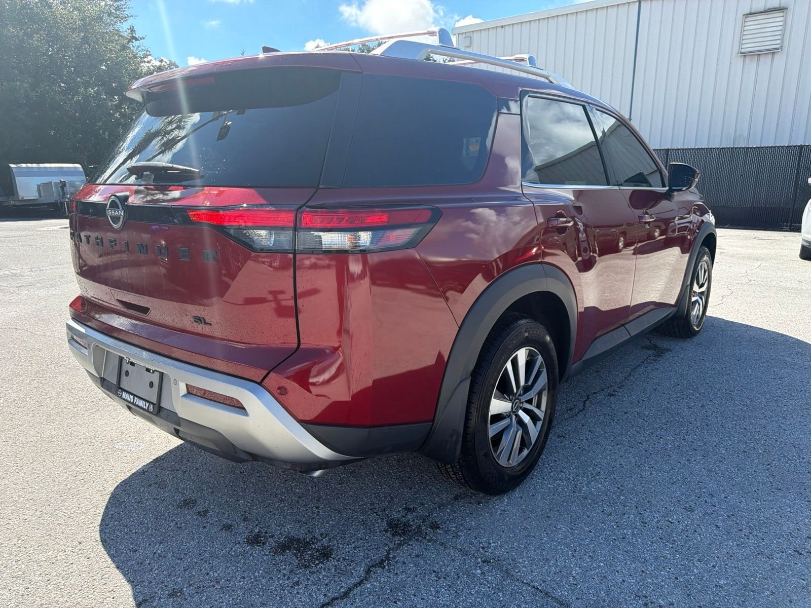 Used 2022 Red Nissan SL image 4
