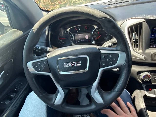 Used 2022 White GMC SLE image 13