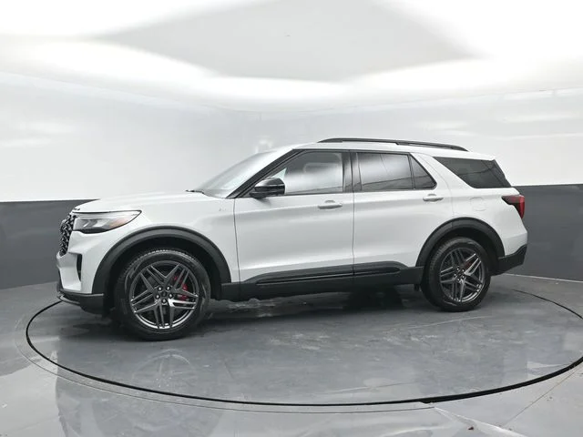 New 2027 Avalanche Gray Ford ST-Line image 4