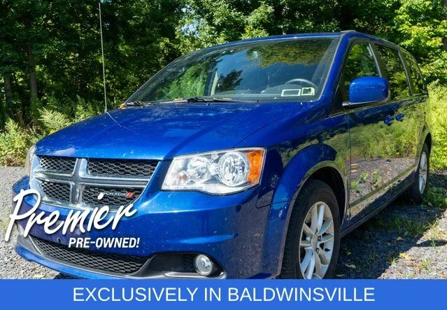Used 2018 Blue Dodge SXT image 1