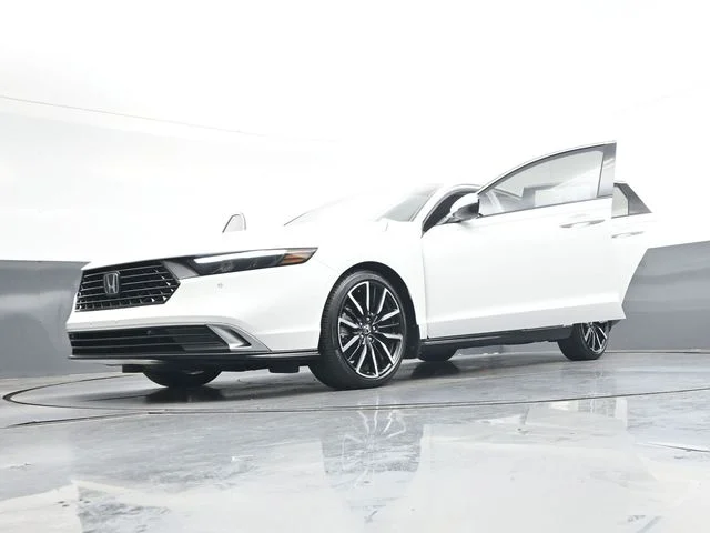 Used 2025  Honda Touring image 43