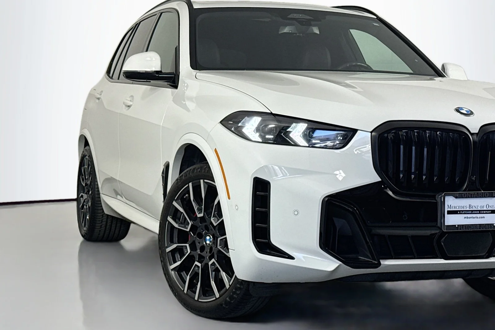 Used 2024 Alpine White BMW xDrive40i image 13