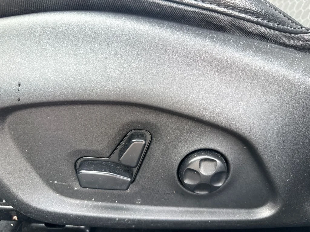 Used 2020 Black Jeep Latitude image 13
