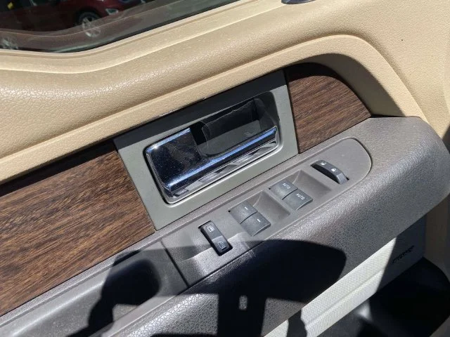 Used 2013 White Ford Lariat image 17