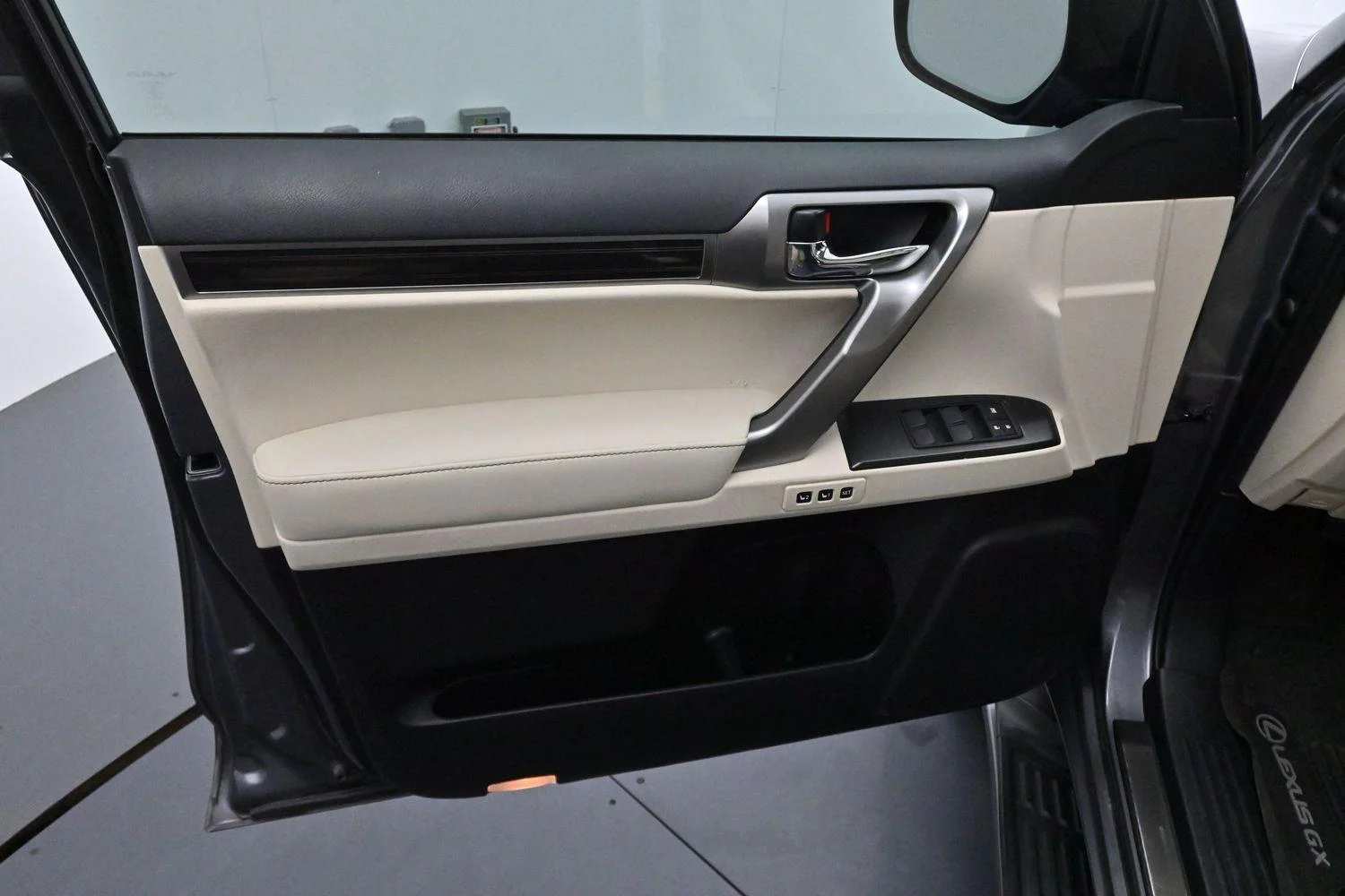 Used 2023 Nebula Gray Pearl Lexus GX 460 Luxury image 9
