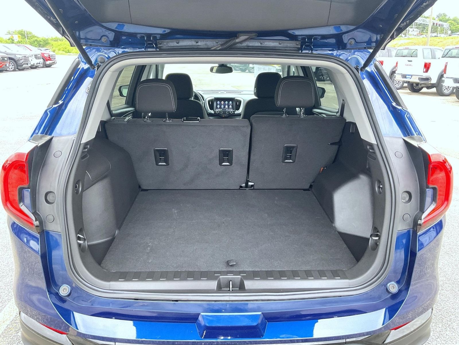 Used 2022 Blue GMC SLE image 21