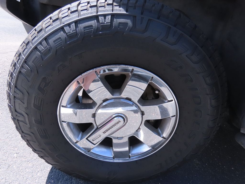 Used 2006 Boulder Gray Metallic Hummer  image 15