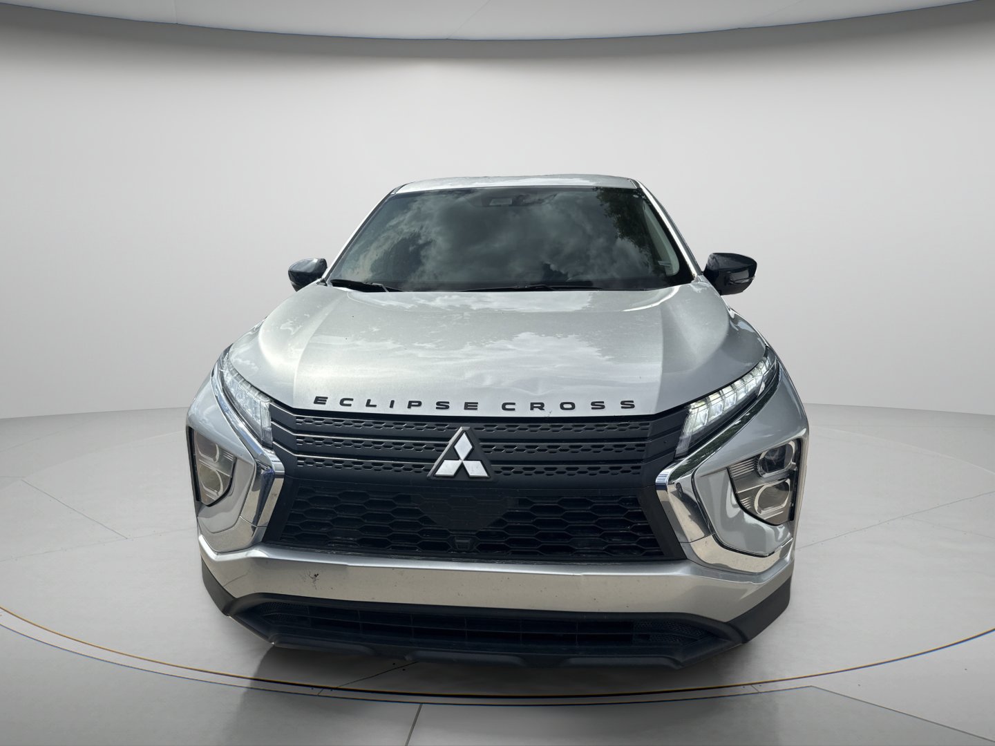 Used 2025 Silver Mitsubishi LE image 2