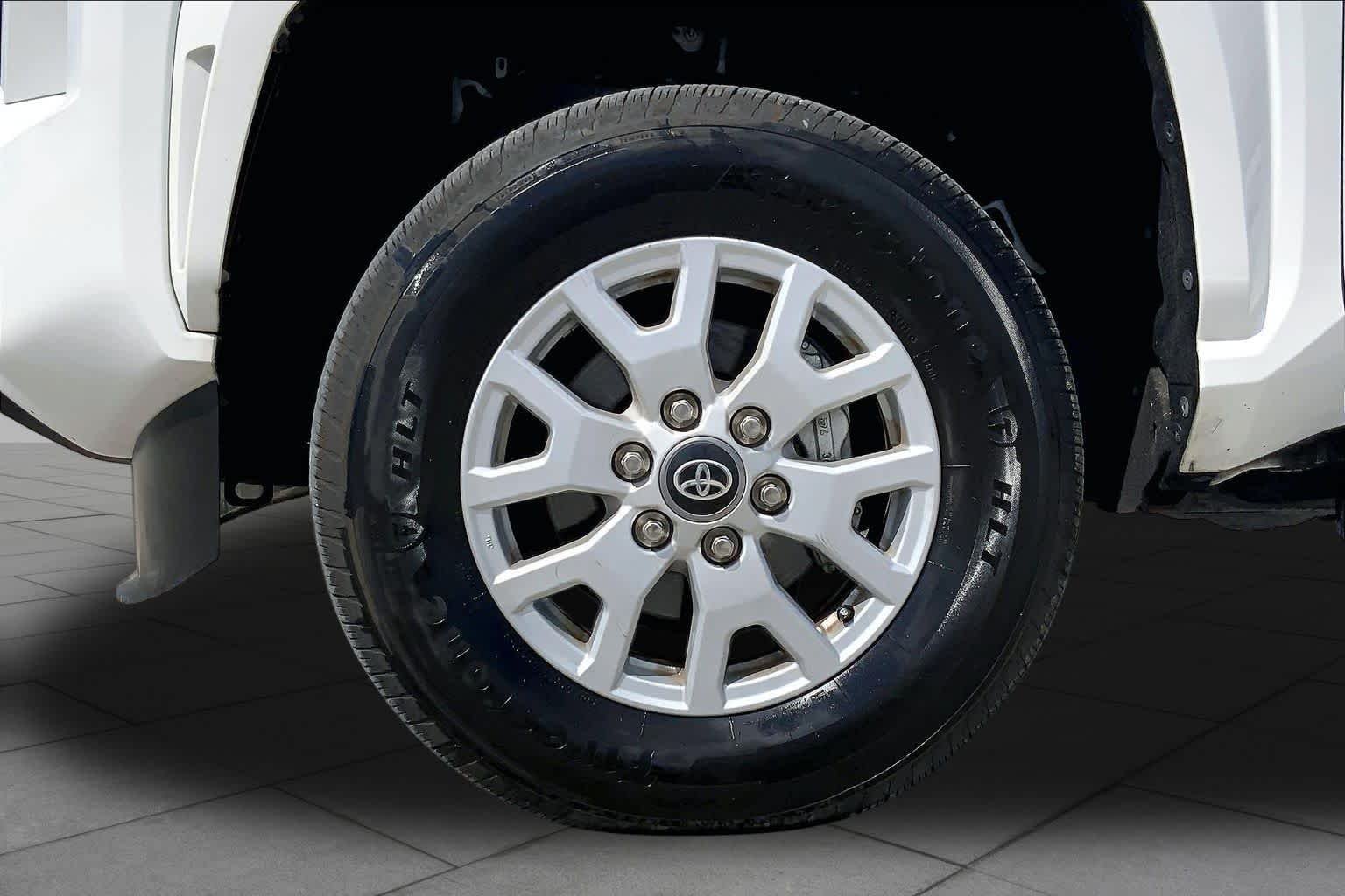Used 2025 Ice Cap Toyota SR5 image 11