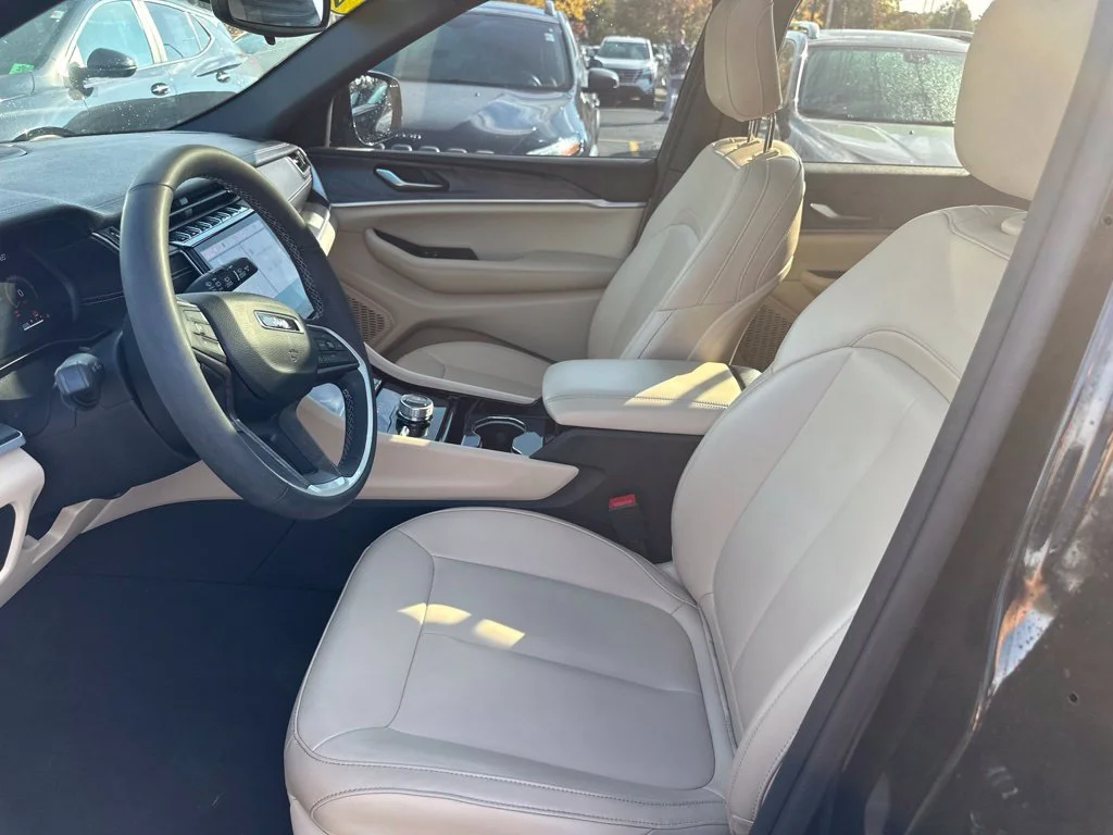 Used 2023 Black Jeep Limited image 13