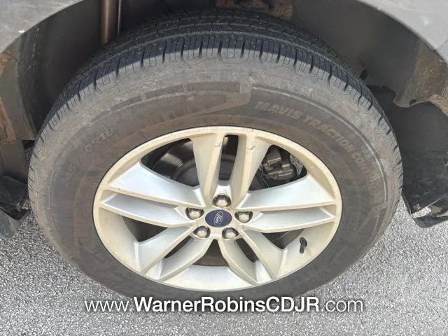 Used 2017 Gray Ford SEL image 5