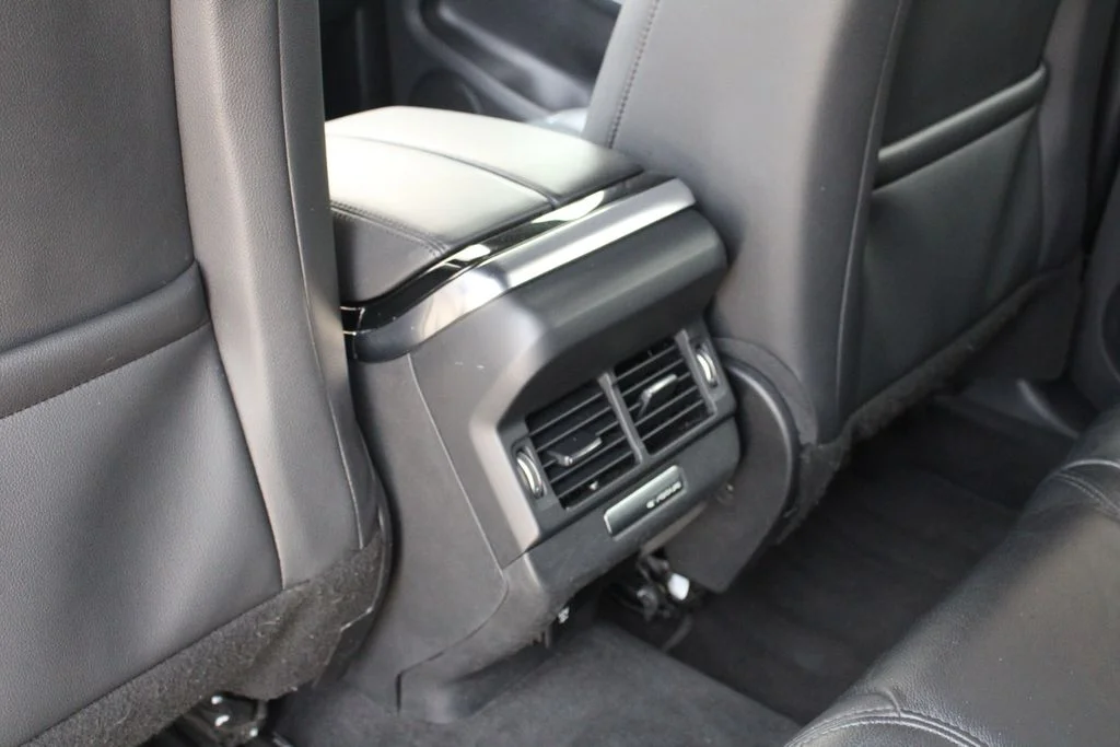 Used 2020 White Land Rover SE image 22