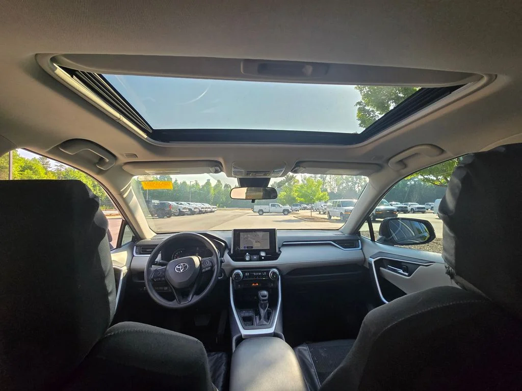 Used 2025  Toyota XLE image 15