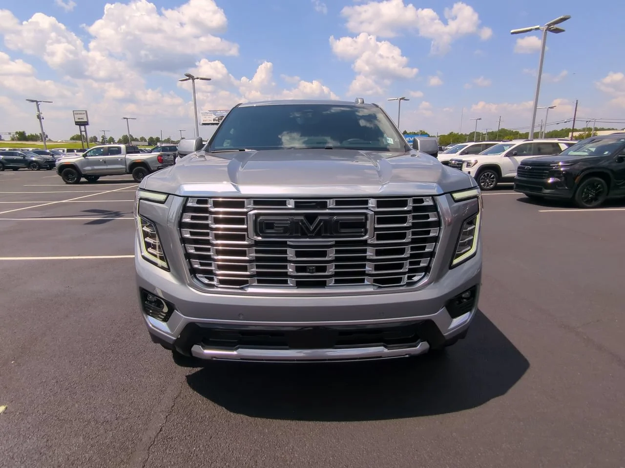 2026 GMC Yukon Denali - Photo 8