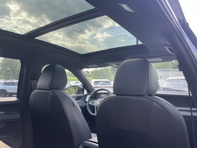 New 2026 Monterey Blue W/Deep Black Roof Volkswagen 2.0T SE R-Line Black image 8