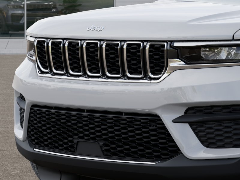 New 2025 Bright White Clear-Coat Exterior Paint Jeep Laredo image 11