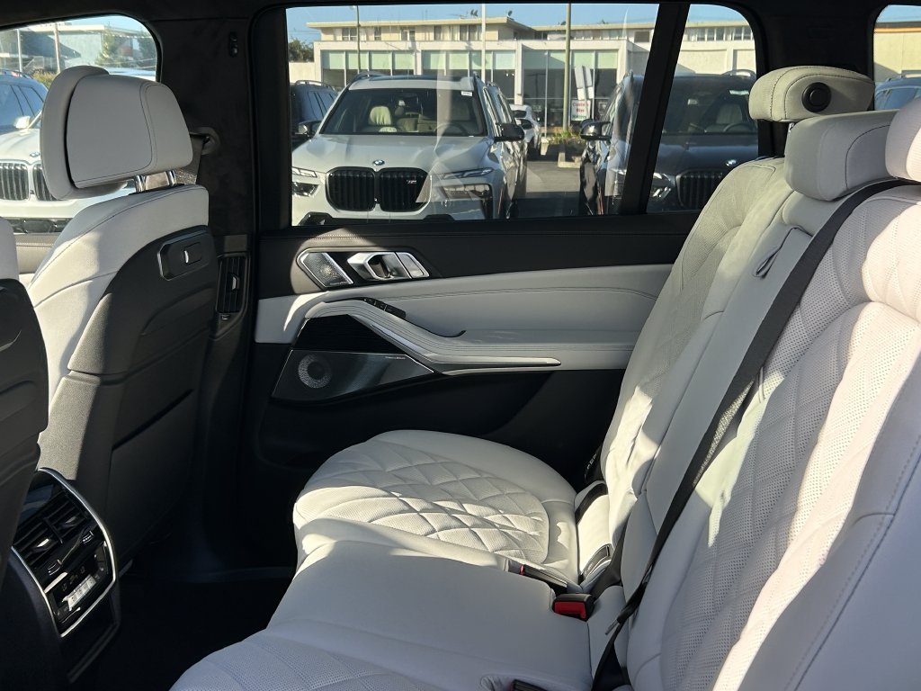 New 2027 Tanzanite Blue II Metallic BMW xDrive40i image 30