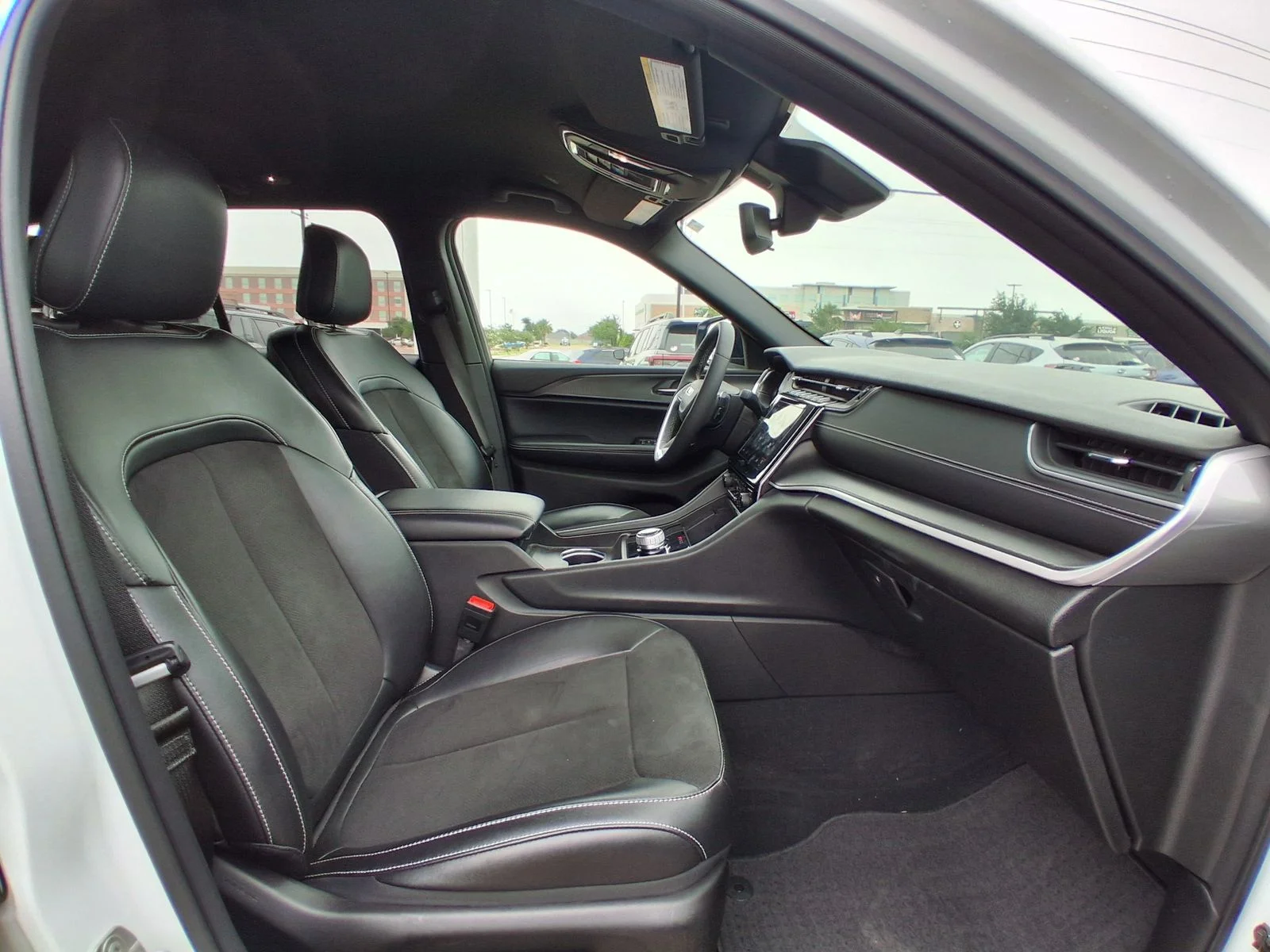 Used 2024 White Jeep Altitude image 13