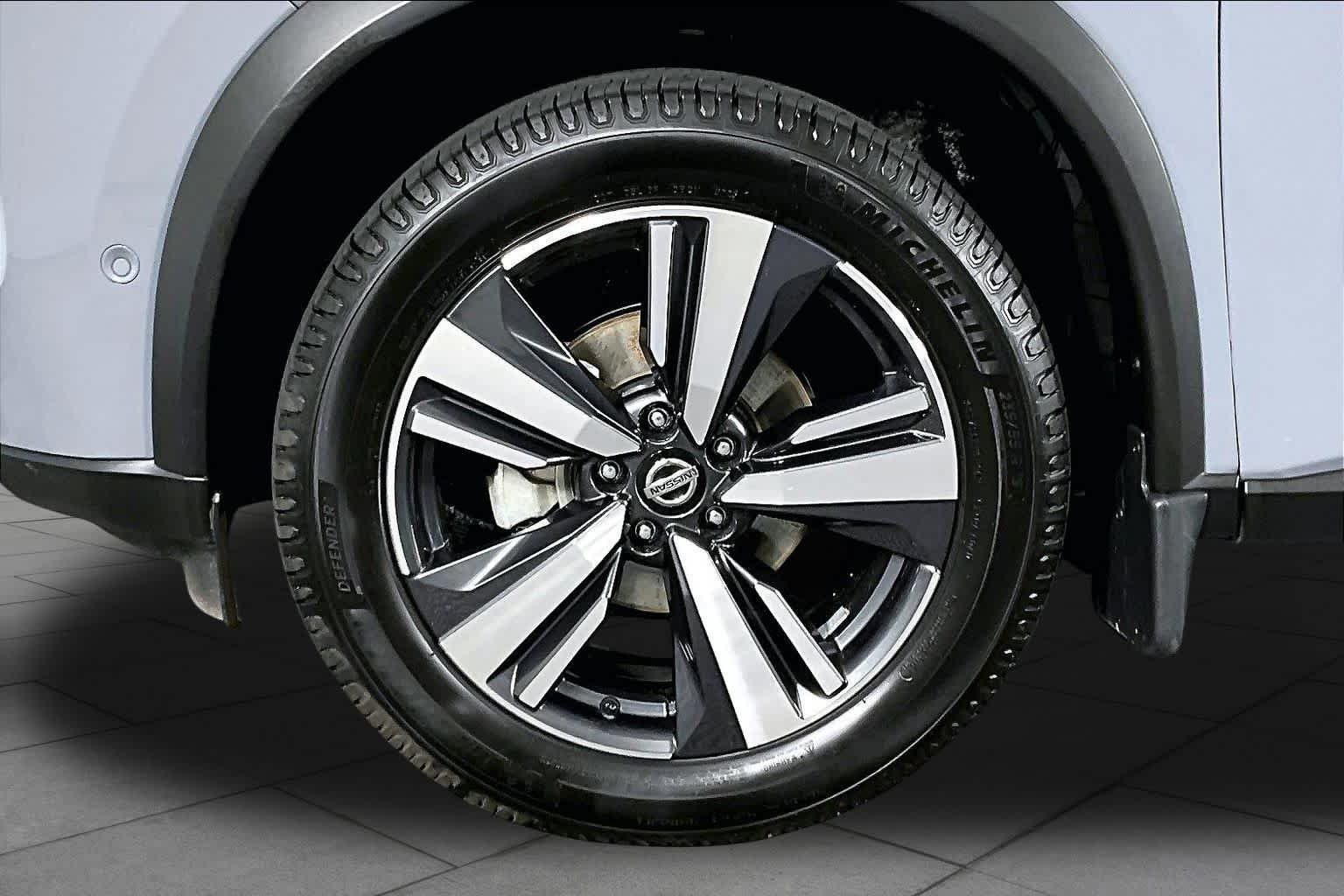 Used 2021 Boulder Gray Pearl/Super Black Nissan Platinum image 10