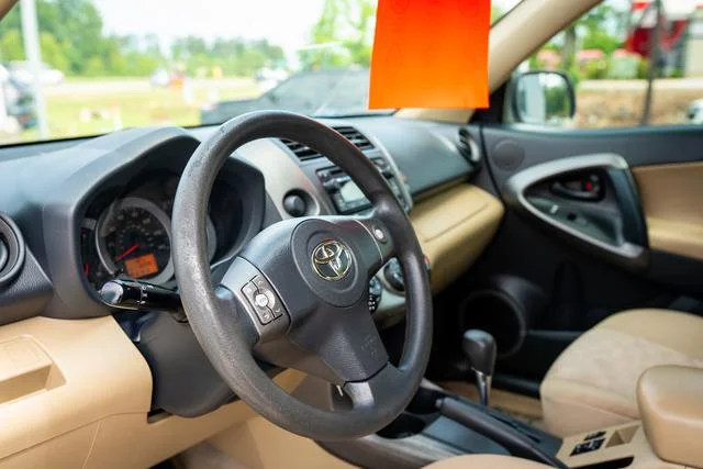 Used 2012 Super White Toyota Base image 31