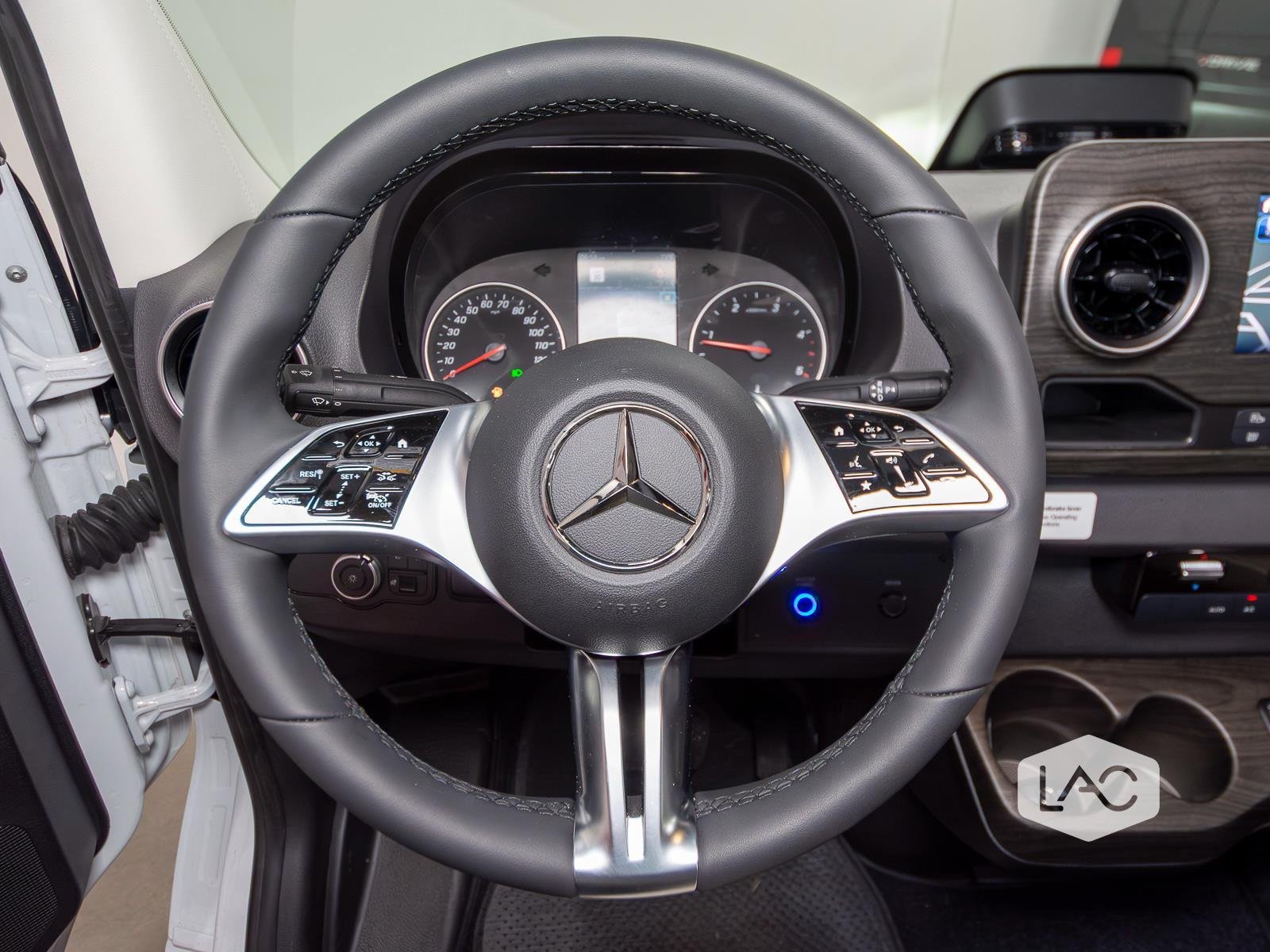 New 2026 Arctic White OGV Luxury Coach AWD (10OBA)10-Pass*ADV Wheel Pkg*PetSafe image 28