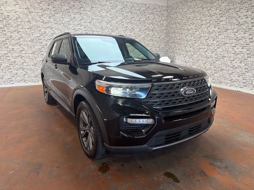 Used 2021 Agate Black Metallic Ford XLT image 1