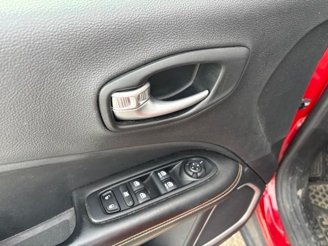 Used 2018 Red Jeep Sport image 12