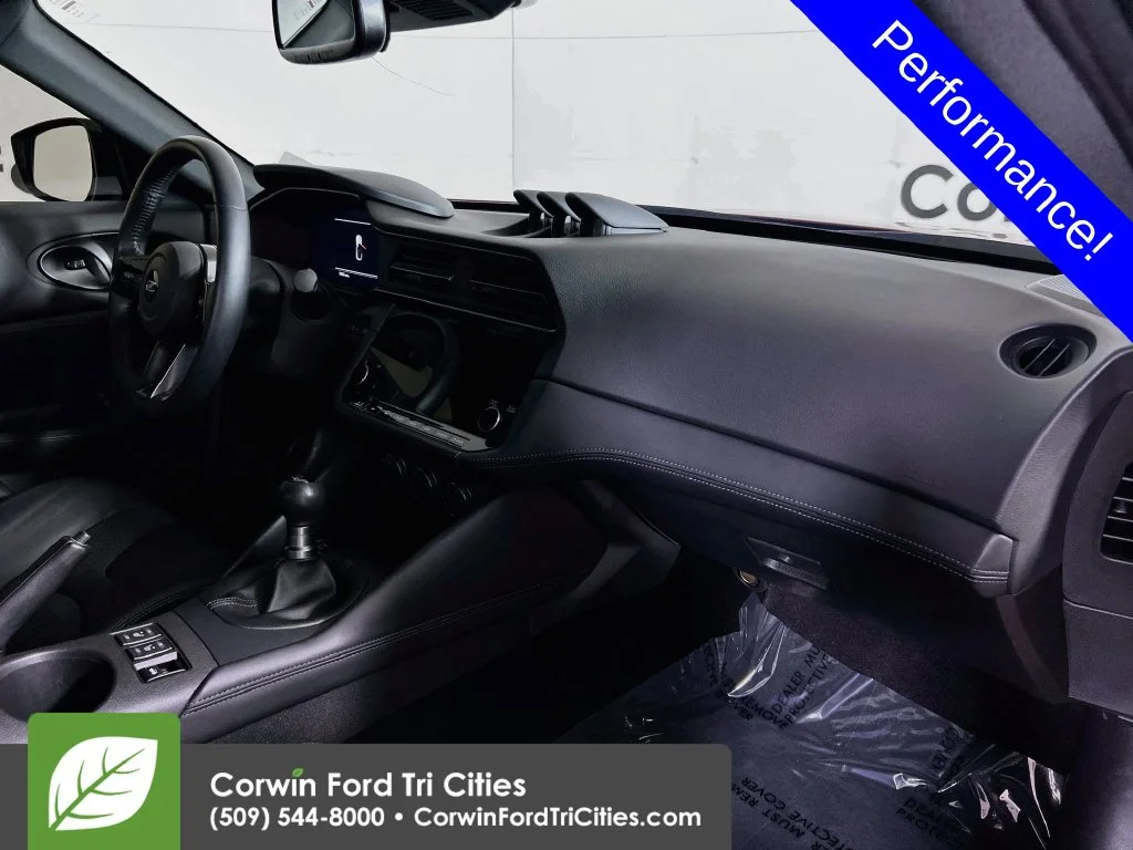 Used 2025 2t Red Blk Roof Nissan Performance image 27