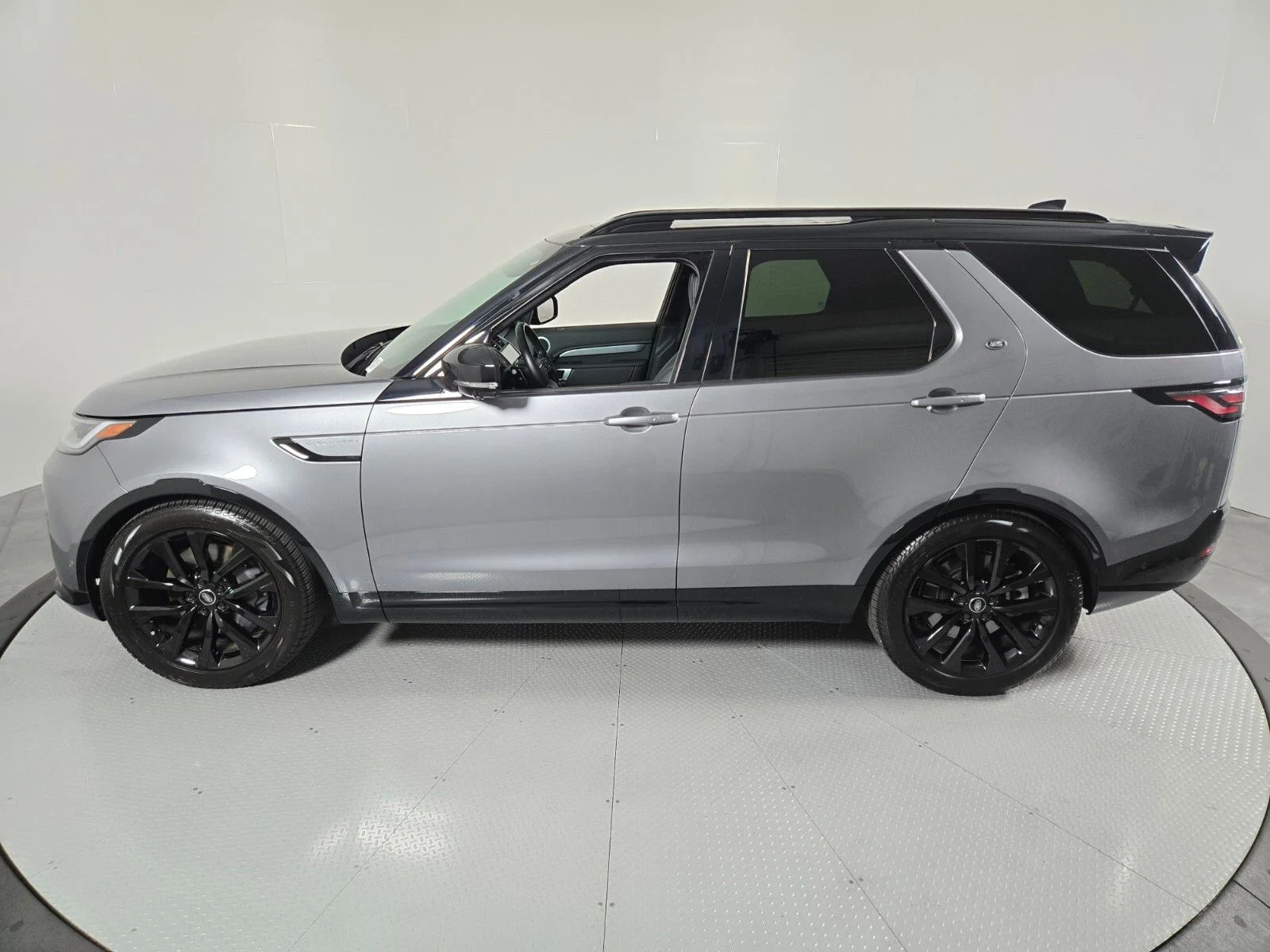 Used 2026 Eiger Gray Metallic Land Rover Gemini Edition image 35
