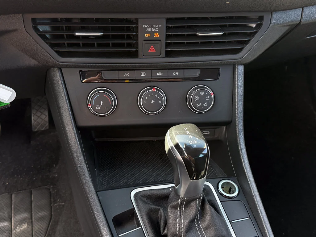 Used 2024 White Volkswagen S image 4