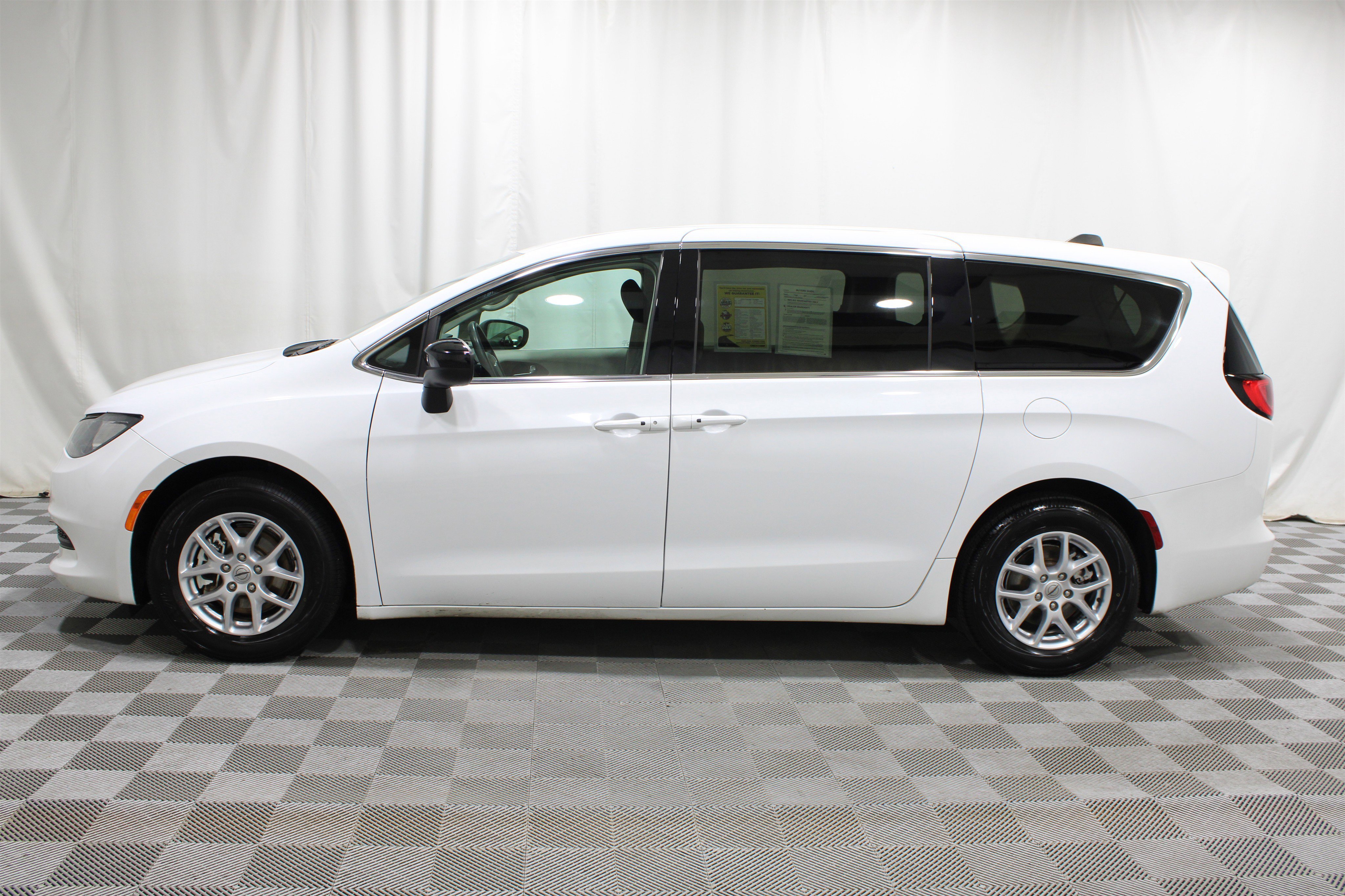 Used 2024 Bright White Clearcoat Chrysler LX image 34