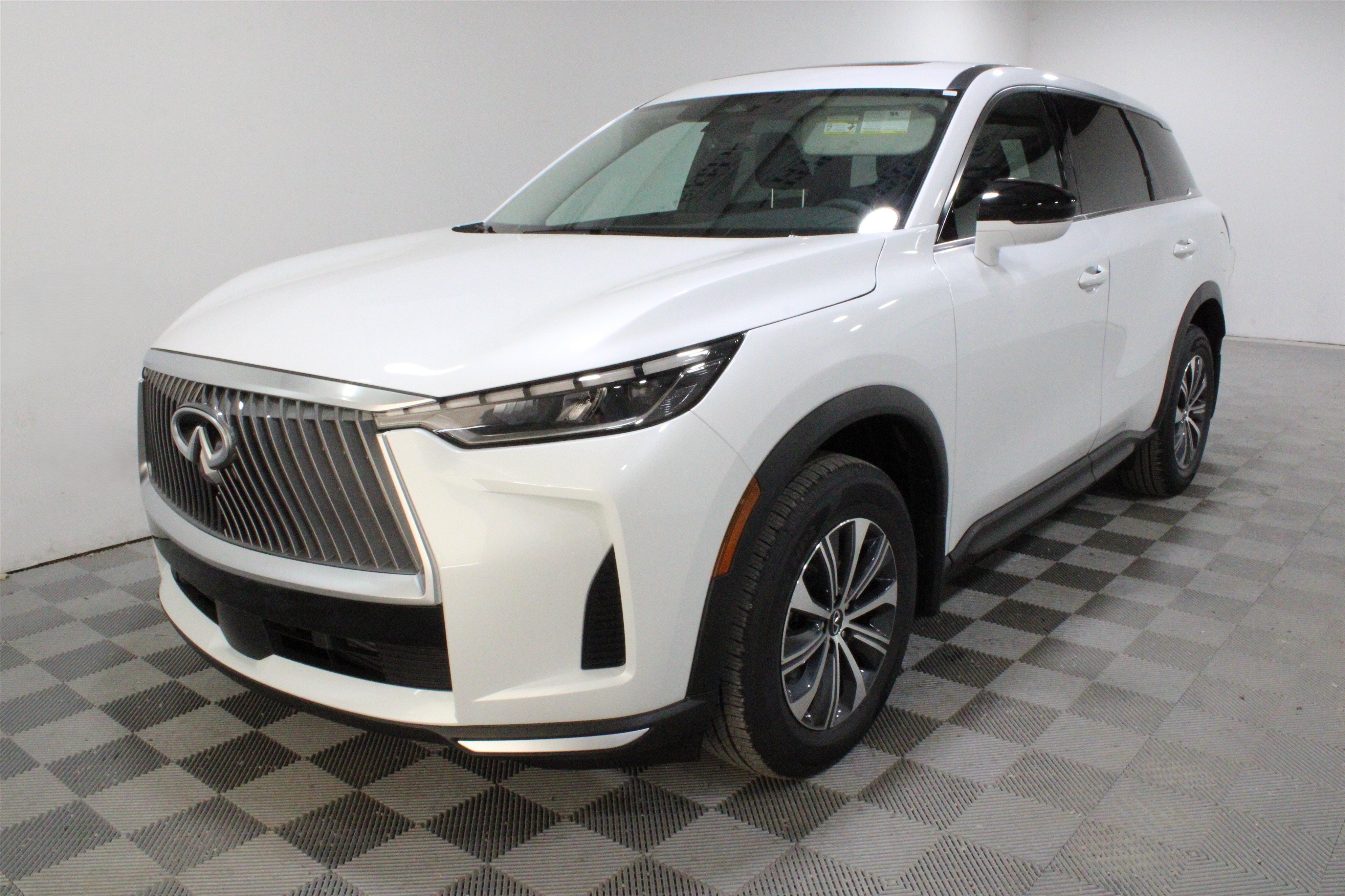 Used 2026 Radiant White INFINITI PURE image 34