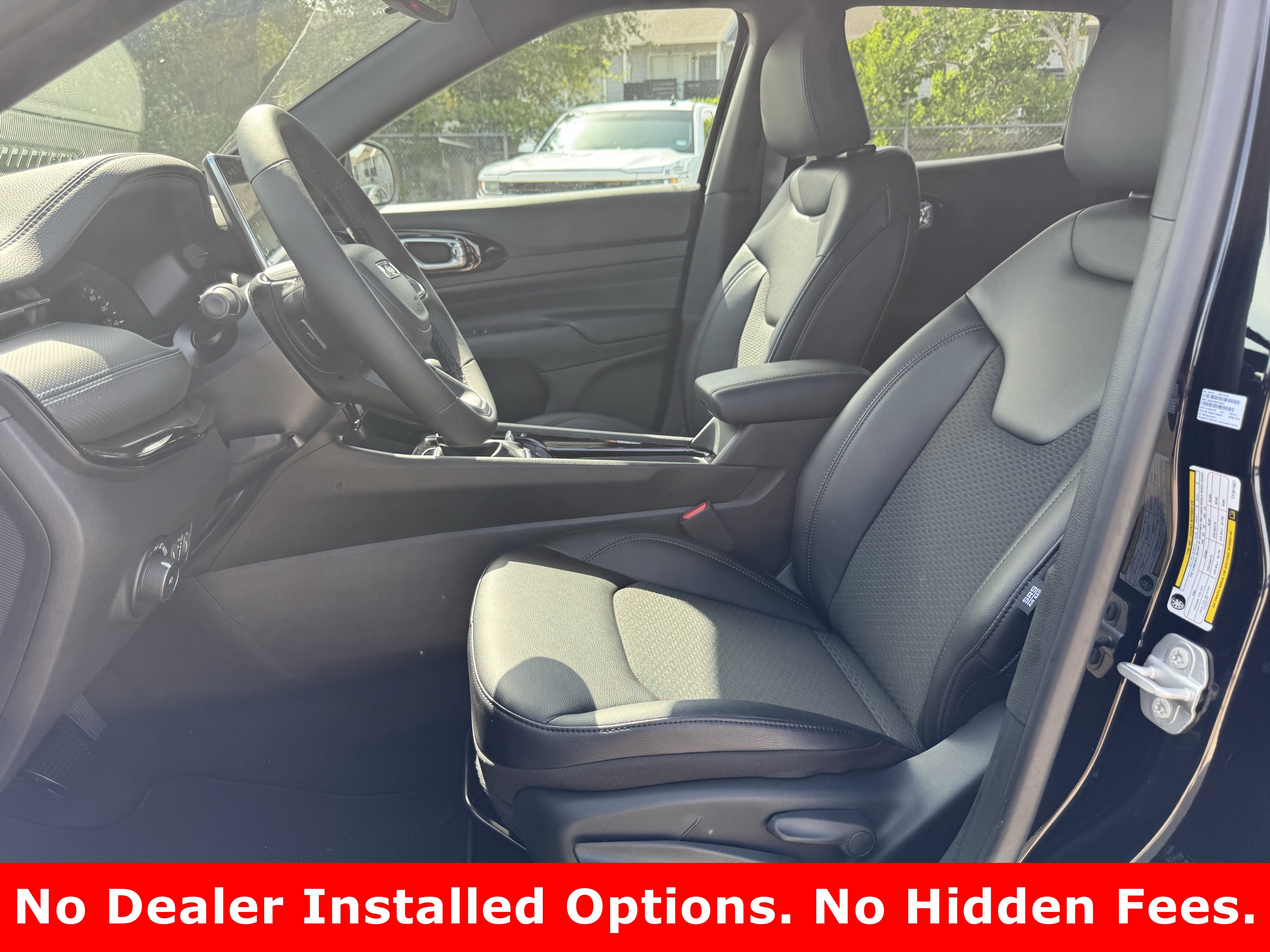New 2026 Diamond Black Crystal Pearlcoat Jeep Latitude Altitude image 17