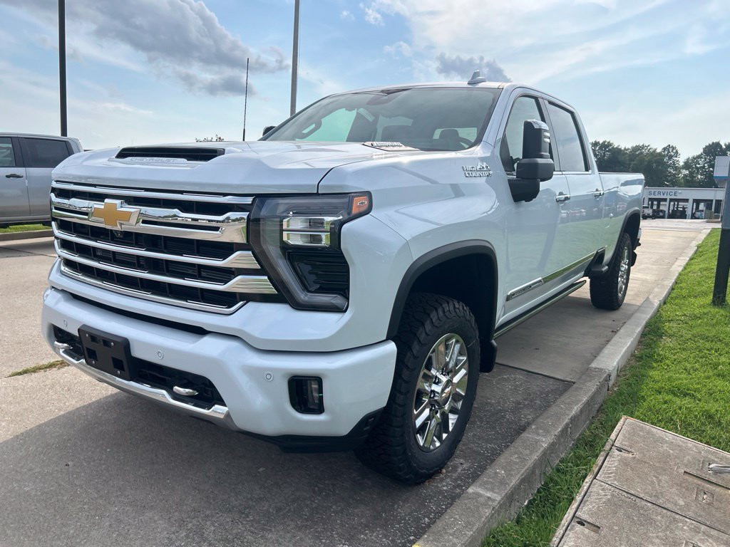 New 2026 Polar White Tricoat Chevrolet High Country image 7