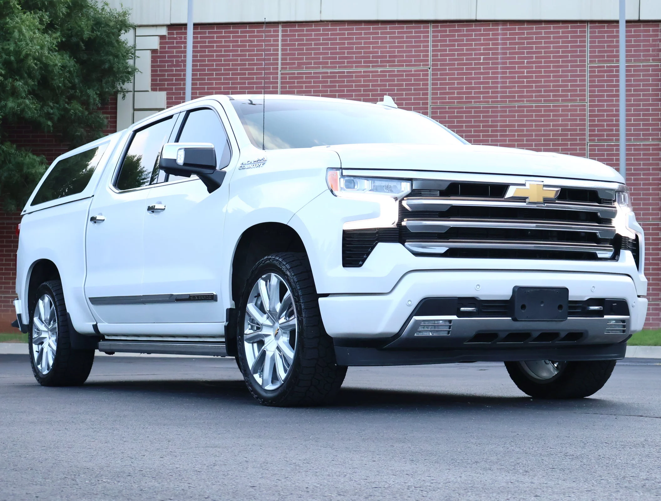 Used 2022 Iridescent Pearl Tricoat Chevrolet High Country image 1