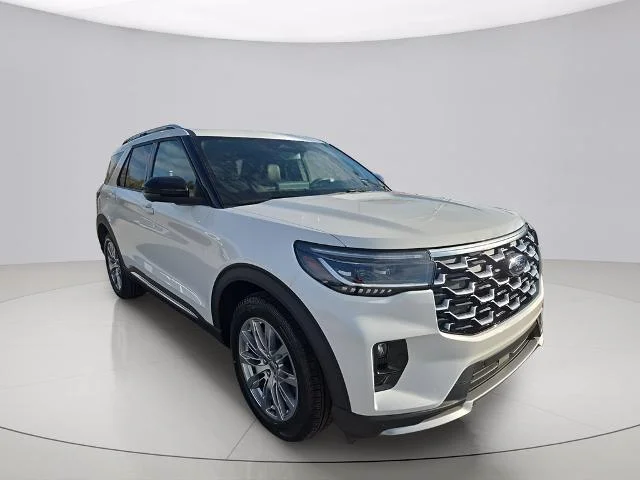 New 2026 Star White Metallic Tri-Coat Ford Platinum™ image 30