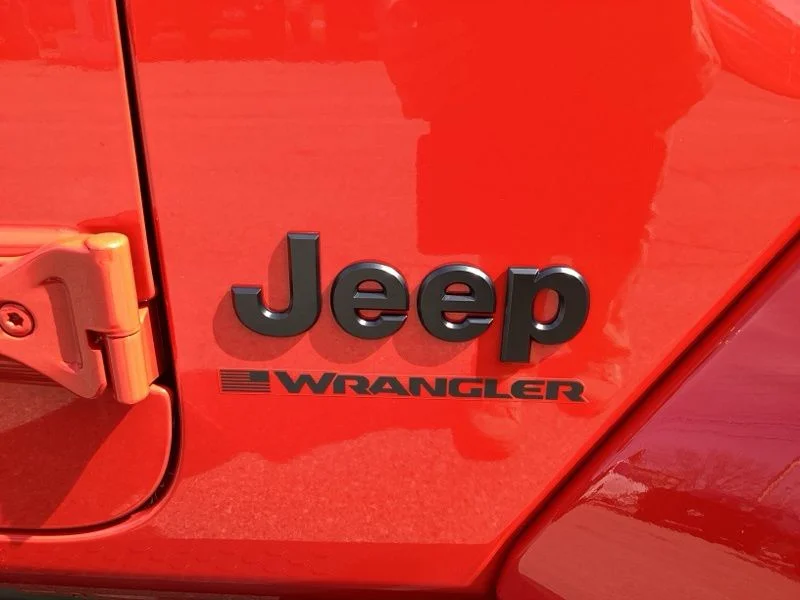 New 2026 Firecracker Red Clear-Coat Exterior Paint Jeep Sahara image 10