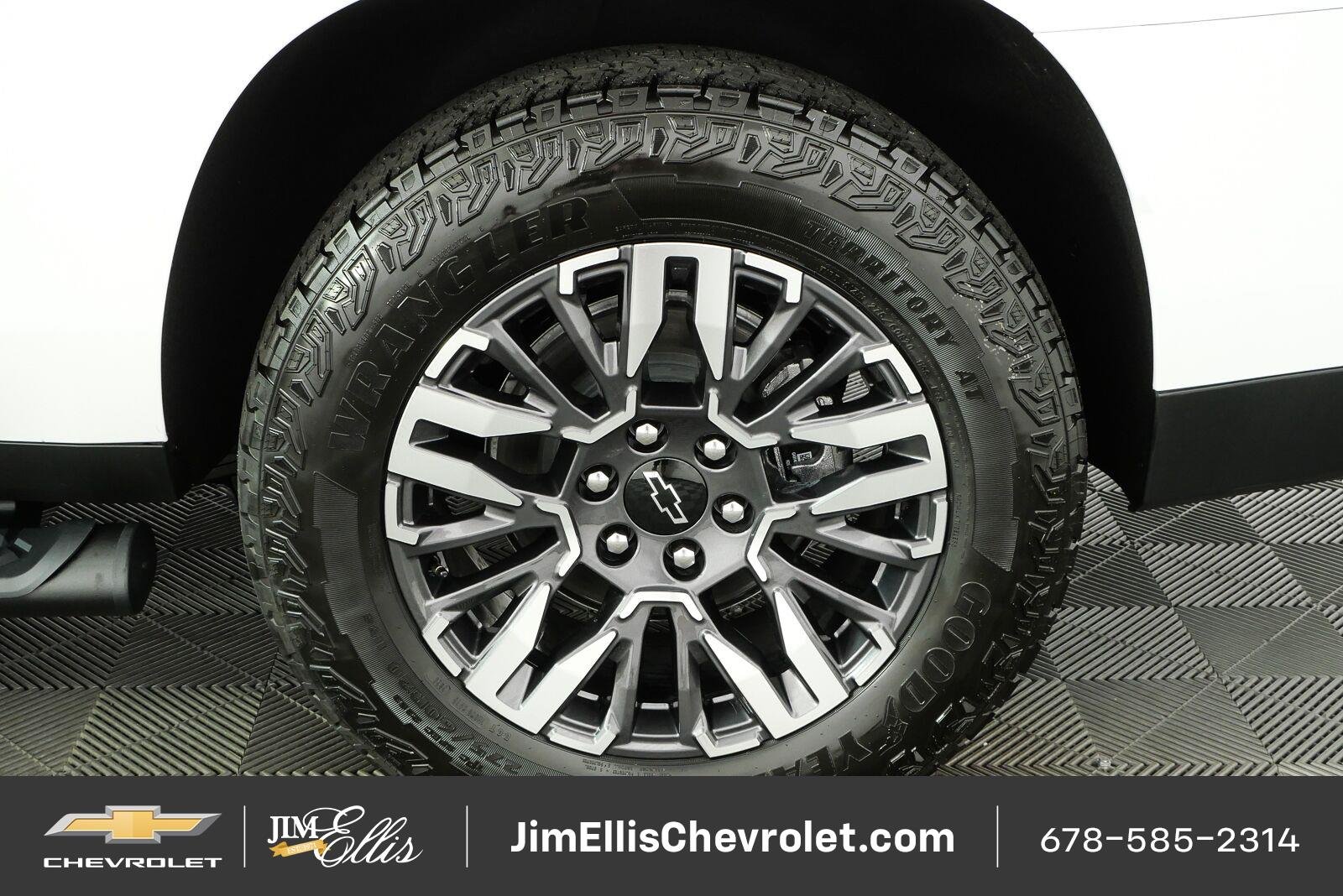 2026 Chevrolet Suburban Z71 - Photo 40
