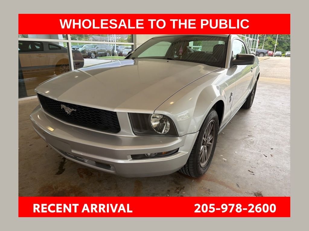 2005 Ford Mustang V6 Deluxe's photo