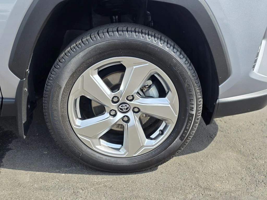2020 Toyota RAV4 Limited - Photo 8