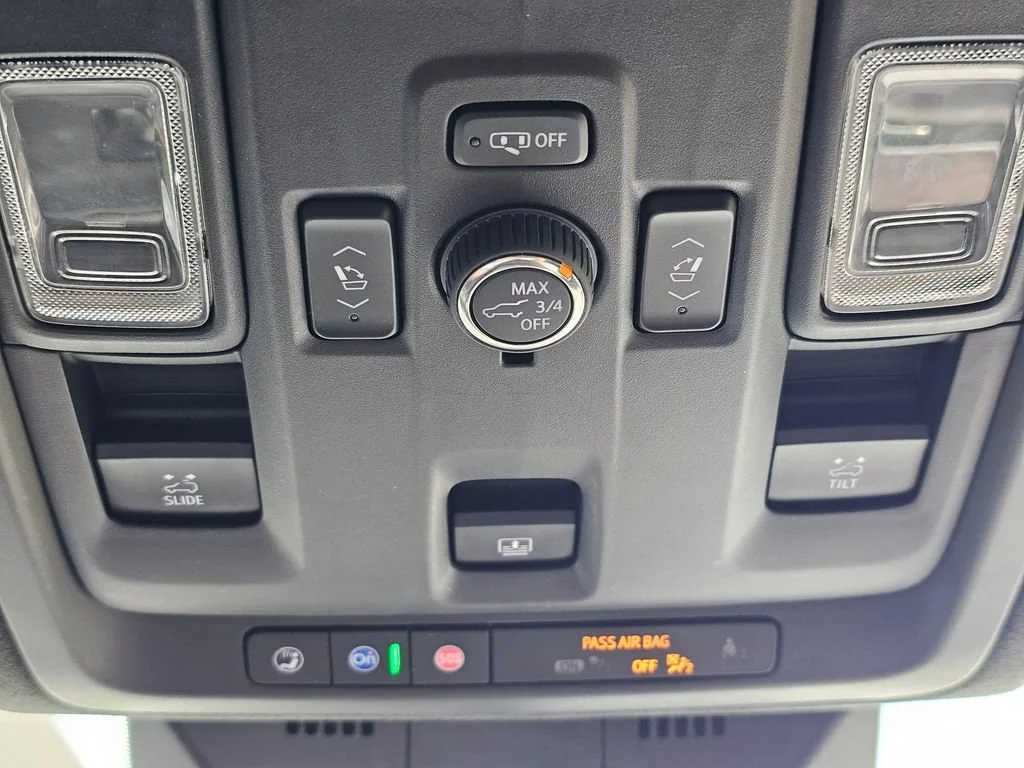 Used 2021 CRYSTAL WHITE TRICOAT Cadillac Sport Platinum image 36