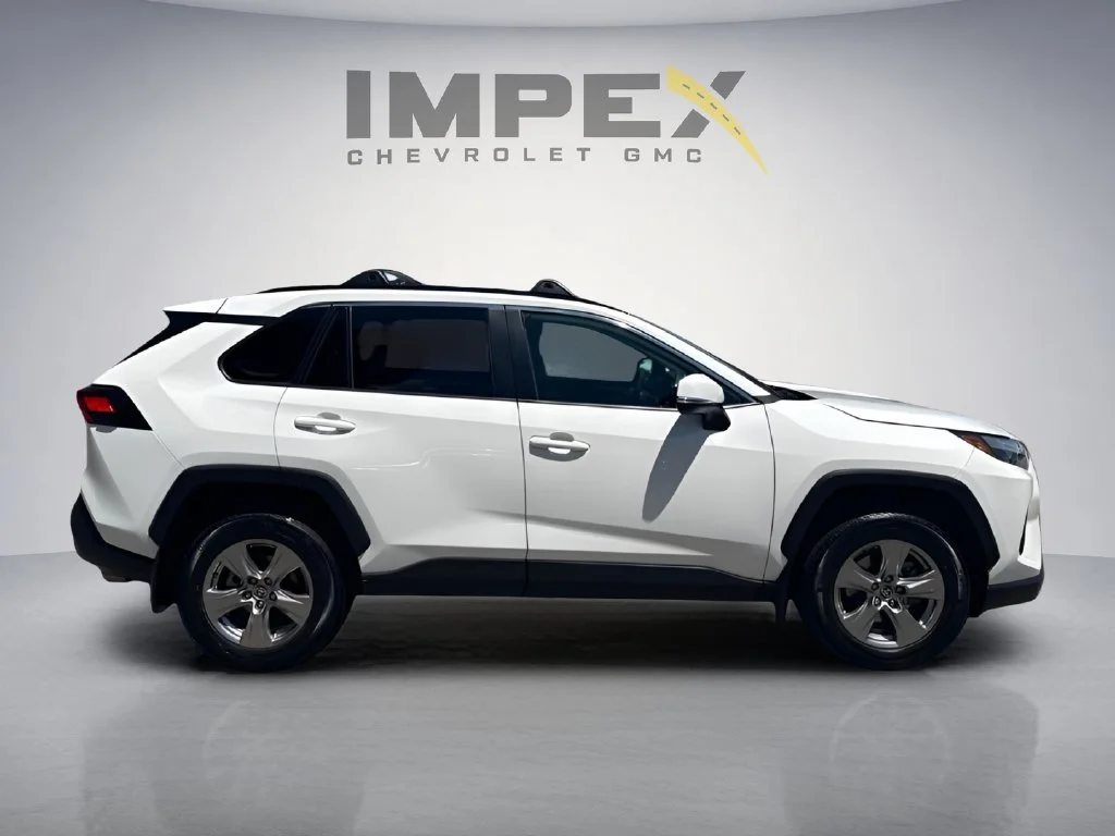 Used 2024  Toyota XLE image 6