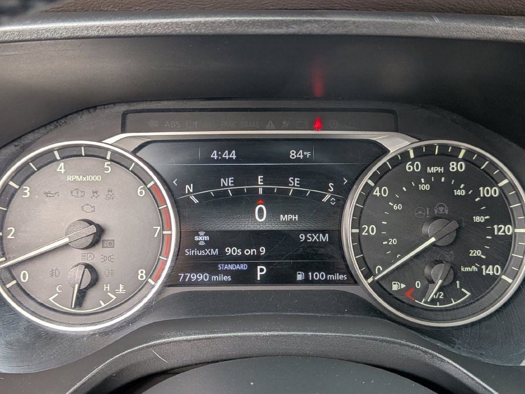 Used 2021 Orange Nissan SL image 19