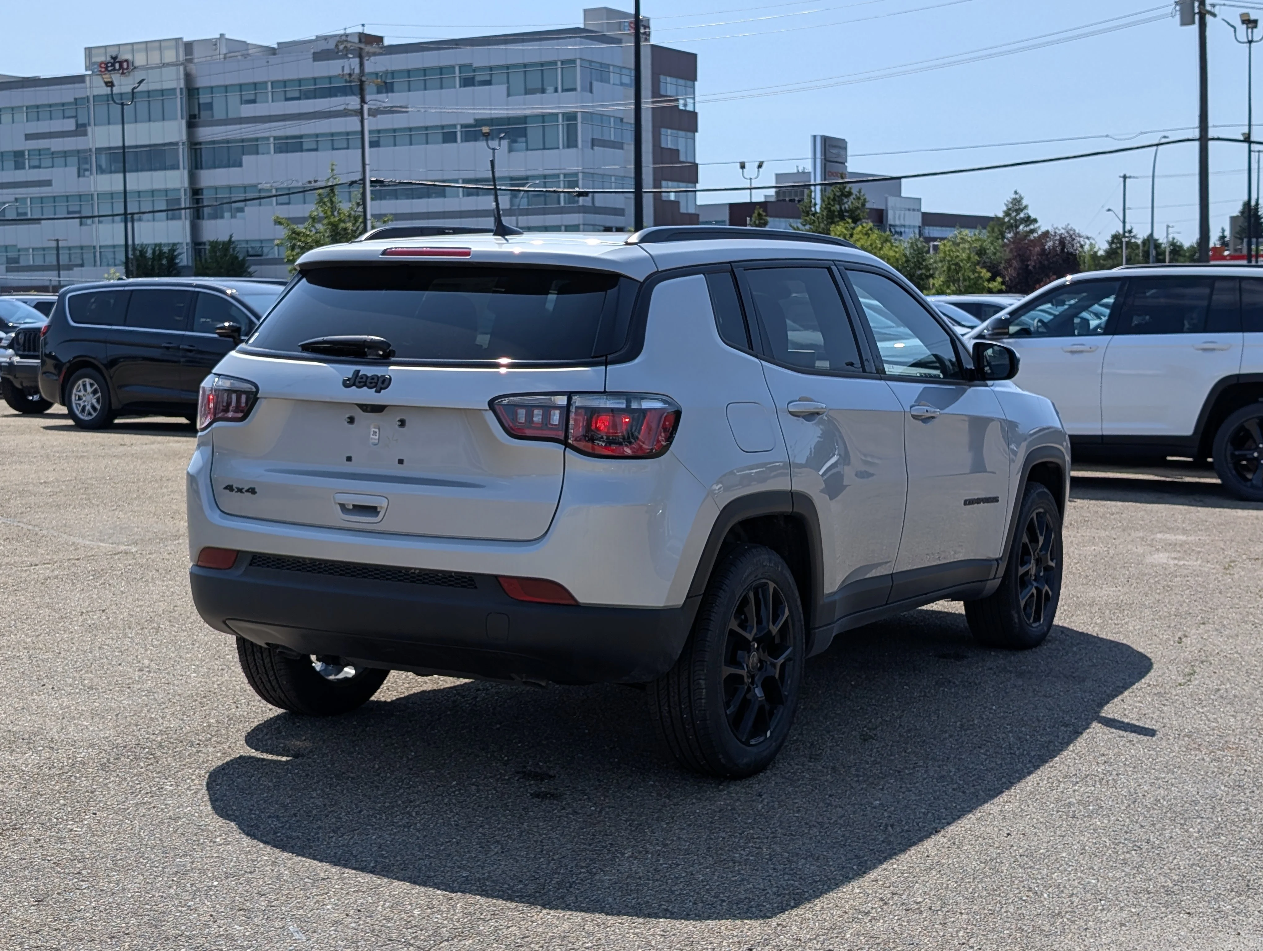 New 2026 Silver Zynith Metallic Jeep North image 7