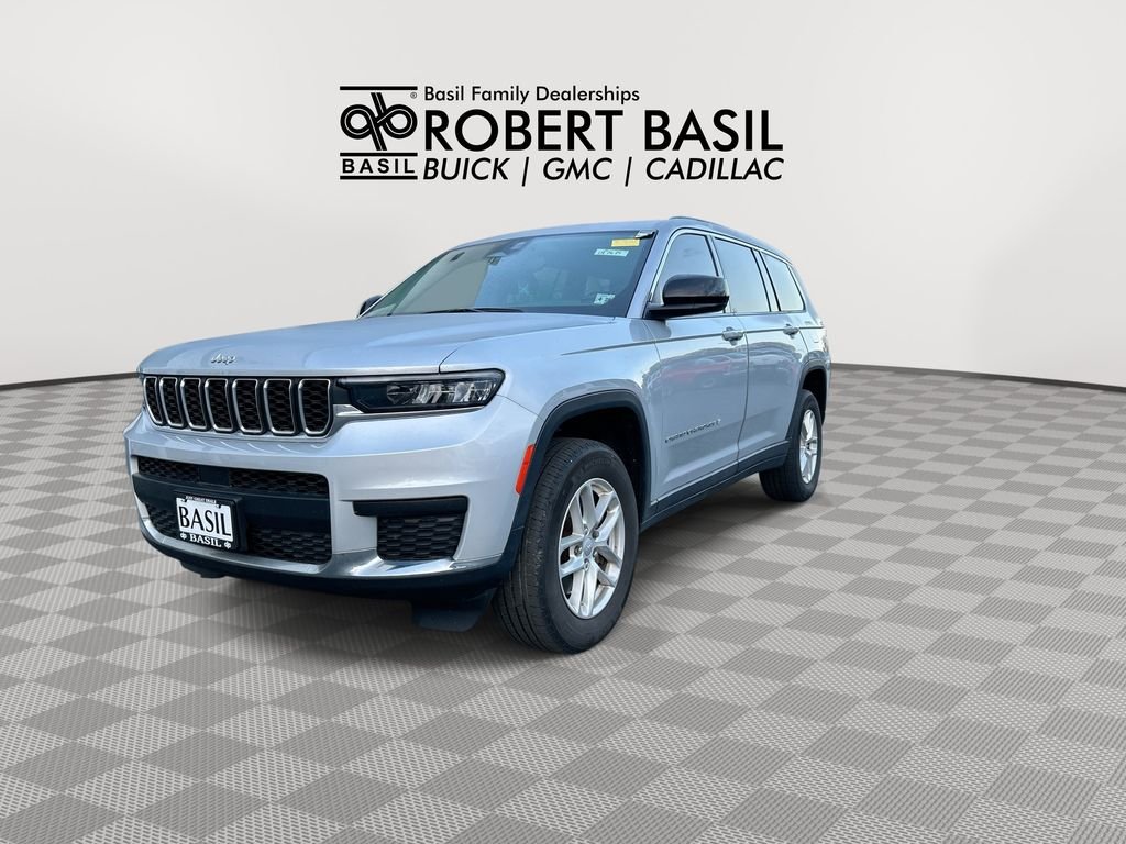 Used 2023 Silver Jeep Laredo image 4