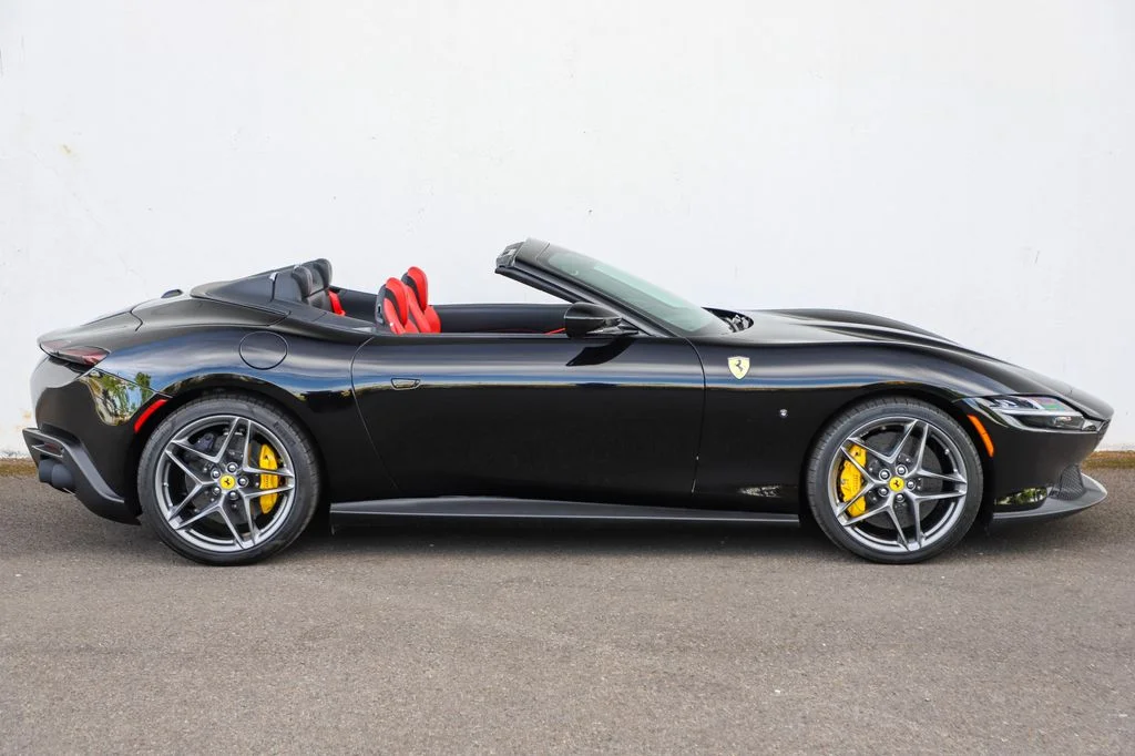Used 2025 Nero Ferrari Spider image 3