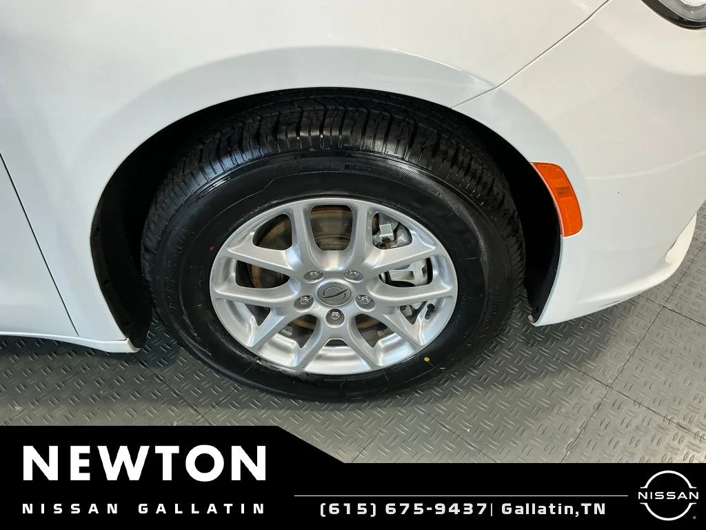 Used 2023 Bright White Clearcoat Chrysler Touring L image 51