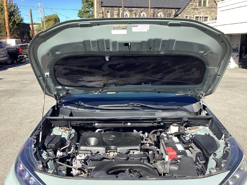 Used 2020  Toyota XLE Premium image 21