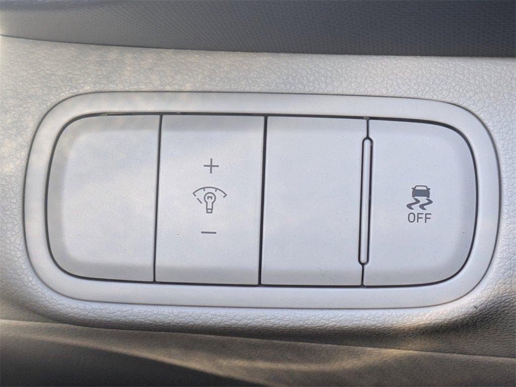 New 2026 White Hyundai SEL w/Two-Tone Roof image 25