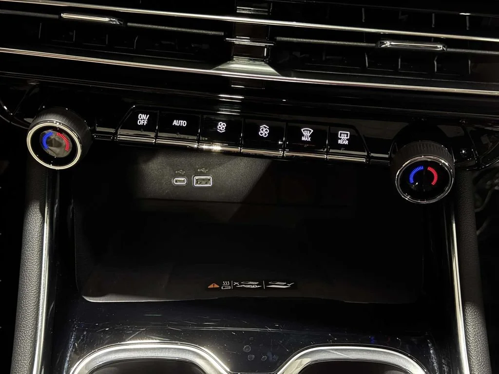 2025 Chevrolet Traverse LT - Photo 17